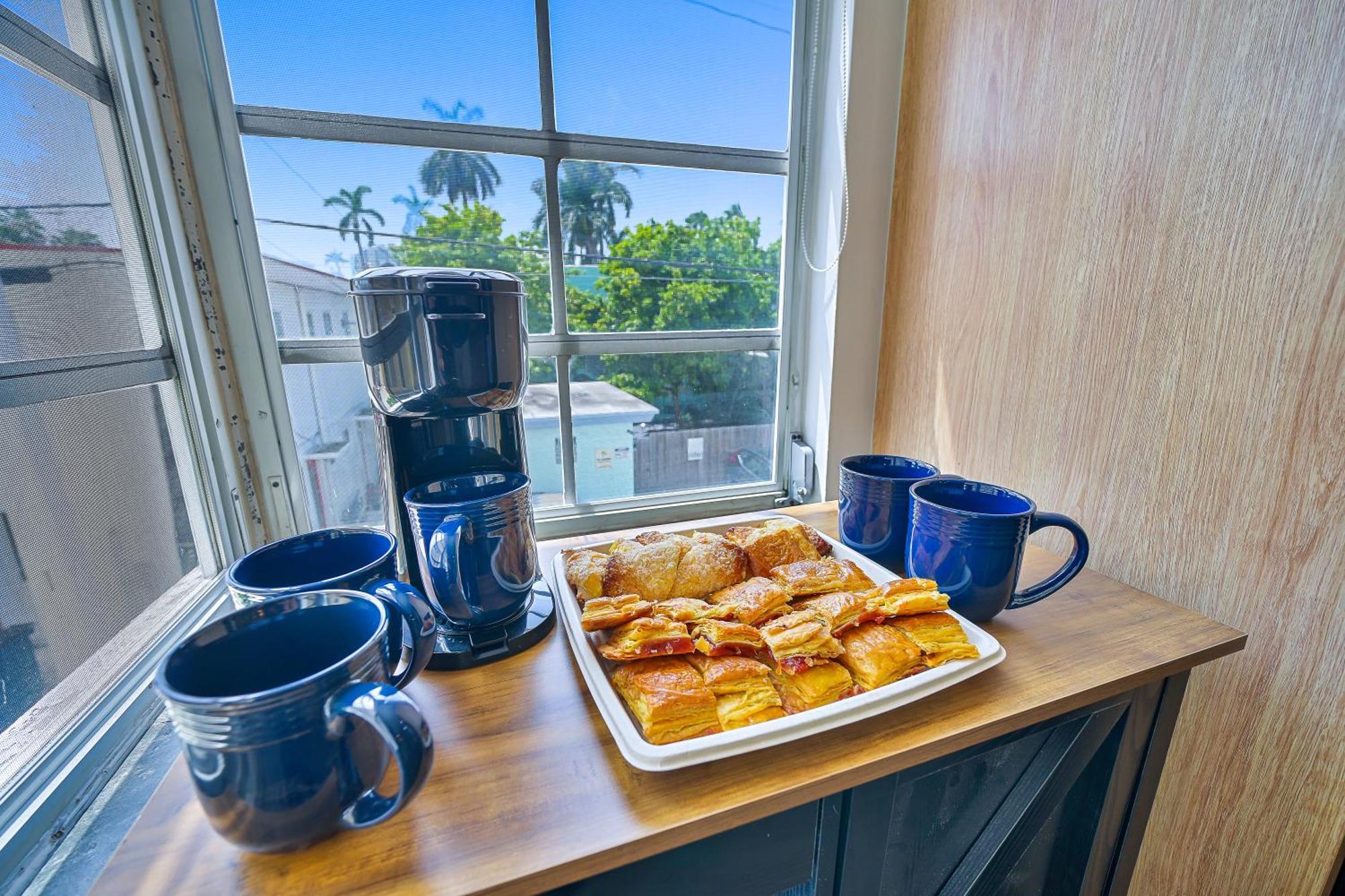 Large & Bright Sleep Up To 8 Only 2Min From Ocean! Lejlighed Miami Beach Eksteriør billede